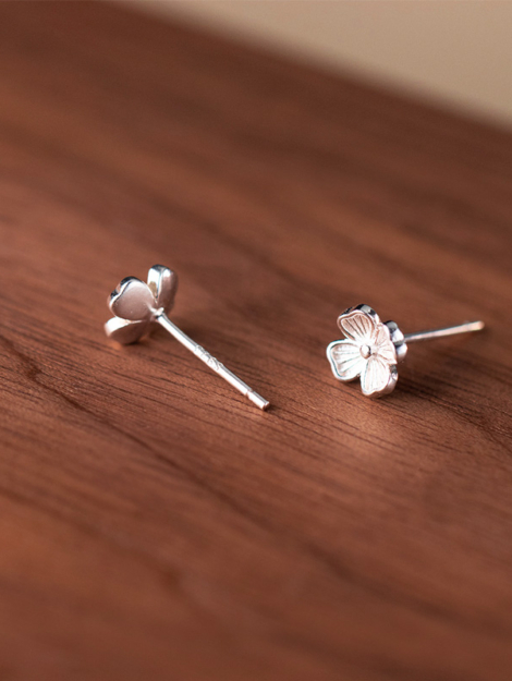 Four-Leaf-Whispers-Earrings-5